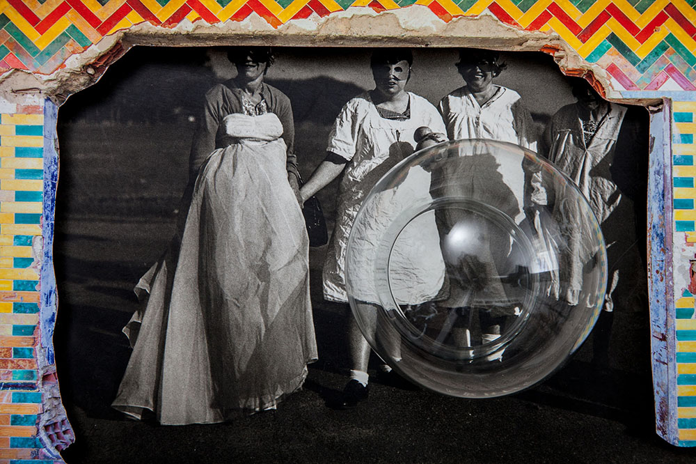 Ángela Bonadies (Venezuela, b. 1970), Copia original: Diane Arbus + Gordon Matta-Clark + Grete Stern (Original Copy: Diane Arbus + Gordon Matta-Clark + Grete Stern), 2011–14. Digital inkjet print. Courtesy of the artist